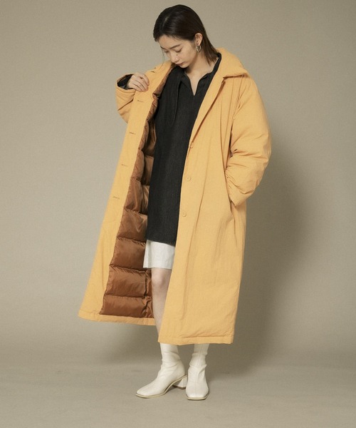 KBF(ケイビーエフ)の「パディングロングダウンコート(ダウンジャケット/コート・レディース・アイボリー/ライトブルー/キャメル・ONE)」の12枚目の写真