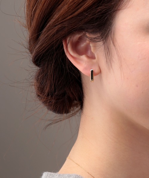 Manon's Selection（マノンズセレクション）の「ブラックラインスクエアピアス（ピアス（両耳用）・レディース・シルバー/ゴールド・ONE SIZE）」の3枚目の写真