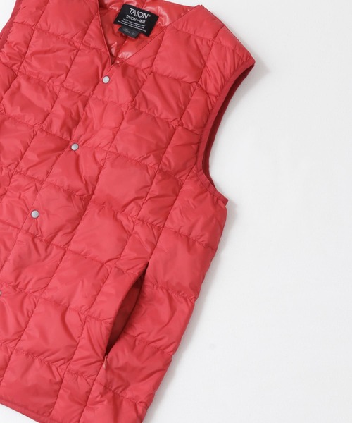 TAION(タイオン)の「TAION V NECK BUTTON DOWN VEST(ダウンベスト・メンズ・チャコールグレー/ブラック/ダークブラウン/ネイビー/レッド/オフホワイト/オリーブ/カーキ・MEDIUM/LARGE/X-LARGE)」の18枚目の写真