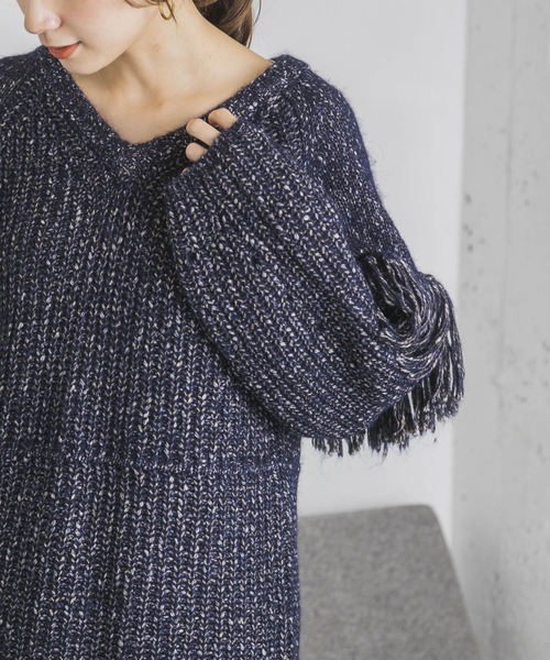 EARIH（アーリ）の「EARIH　NUBES FRINGE V NECK KNIT（ニット/セーター・レディース・キャメル/ネイビー・FREE）」の6枚目の写真