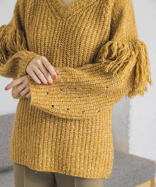 EARIH（アーリ）の「EARIH　NUBES FRINGE V NECK KNIT（ニット/セーター・レディース・キャメル/ネイビー・FREE）」の21枚目の写真