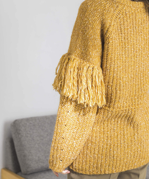 EARIH（アーリ）の「EARIH　NUBES FRINGE V NECK KNIT（ニット/セーター・レディース・キャメル/ネイビー・FREE）」の7枚目の写真