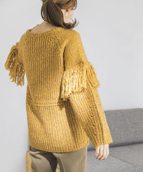 EARIH（アーリ）の「EARIH　NUBES FRINGE V NECK KNIT（ニット/セーター・レディース・キャメル/ネイビー・FREE）」の4枚目の写真