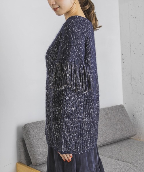 EARIH（アーリ）の「EARIH　NUBES FRINGE V NECK KNIT（ニット/セーター・レディース・キャメル/ネイビー・FREE）」の8枚目の写真