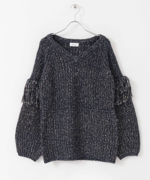 EARIH（アーリ）の「EARIH　NUBES FRINGE V NECK KNIT（ニット/セーター・レディース・キャメル/ネイビー・FREE）」の20枚目の写真