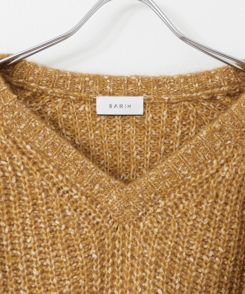 EARIH（アーリ）の「EARIH　NUBES FRINGE V NECK KNIT（ニット/セーター・レディース・キャメル/ネイビー・FREE）」の5枚目の写真