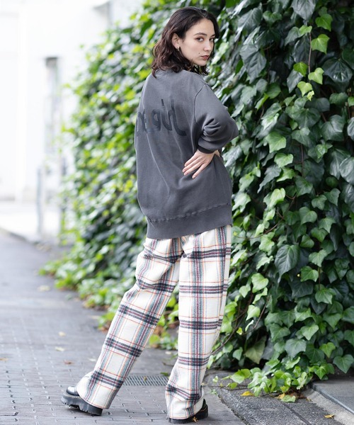 X-girl（エックスガール）の「PIGMENT DYED CREW SWEAT TOP（スウェット・レディース・ブラック/グリーン・M/L）」の18枚目の写真