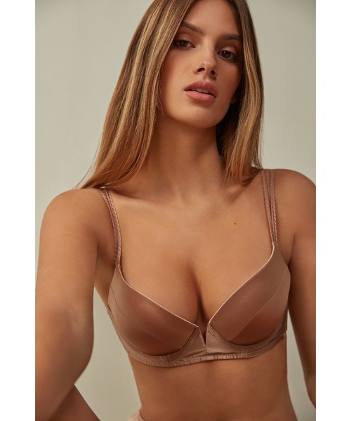 Intimissimi（インティミッシミ）の「Mia シルク スーパープッシュ