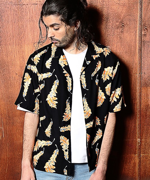 RATTLE TRAP(ラトルトラップ)の「総柄フェザープリントオープンカラー半袖シャツ(シャツ/ブラウス・メンズ・ブラック×イエロー/ブラック×ピンク・S/M/L)」の1枚目の写真