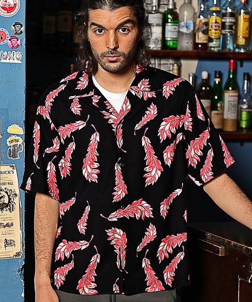 RATTLE TRAP(ラトルトラップ)の「総柄フェザープリントオープンカラー半袖シャツ(シャツ/ブラウス・メンズ・ブラック×イエロー/ブラック×ピンク・S/M/L)」の2枚目の写真