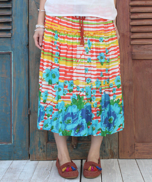 チャイハネ（チャイハネ）の「【チャイハネ】ボタニカルフラワーボーダースカート（スカート・レディース・レッド/ブルー/グリーン・FREE）」の3枚目の写真