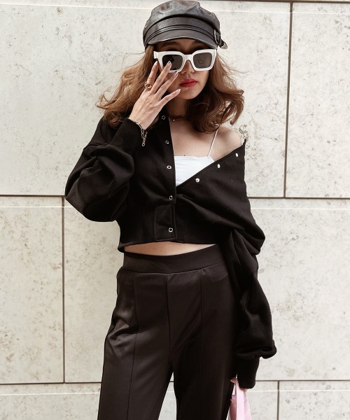 esutoreja(エストレジャ)の「ボタン付きショートトップス(Tシャツ/カットソー・レディース・アイボリー/オートミール/ブラック・FREE)」の1枚目の写真