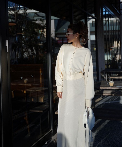 esutoreja(エストレジャ)の「ボタン付きショートトップス(Tシャツ/カットソー・レディース・アイボリー/オートミール/ブラック・FREE)」の15枚目の写真