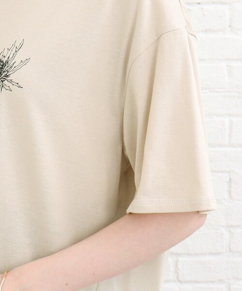 SHOO・LA・RUE(シューラルー)の「◆【接触冷感】バックラウンドプリントT(Tシャツ/カットソー・レディース・ベージュ系その他6/ホワイト系その他/ブラック系/ブラック系2・03/02/04)」の5枚目の写真