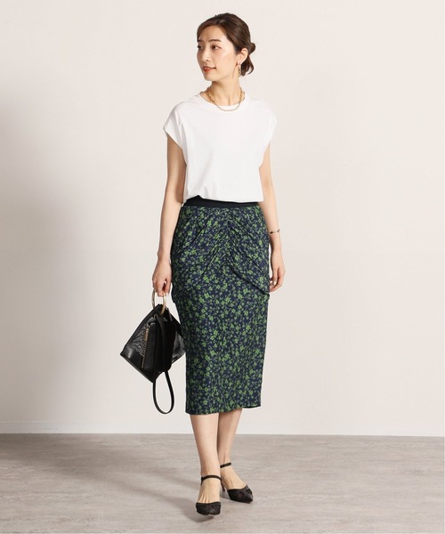 VERMEIL par iena（ヴェルメイユパーイエナ）の「小花プリントギャザーディテールスカート NAVY（スカート・レディース・ネイビー・40/38/36）」の15枚目の写真