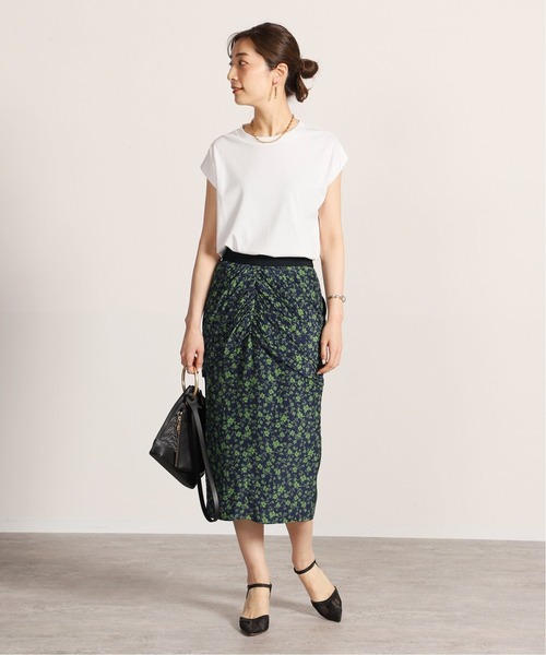 VERMEIL par iena（ヴェルメイユパーイエナ）の「小花プリントギャザーディテールスカート NAVY（スカート・レディース・ネイビー・40/38/36）」の12枚目の写真