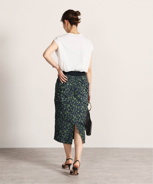 VERMEIL par iena（ヴェルメイユパーイエナ）の「小花プリントギャザーディテールスカート NAVY（スカート・レディース・ネイビー・40/38/36）」の18枚目の写真