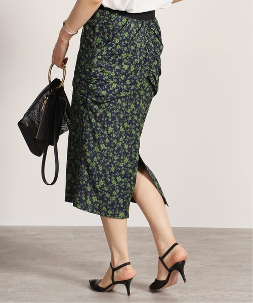 VERMEIL par iena（ヴェルメイユパーイエナ）の「小花プリントギャザーディテールスカート NAVY（スカート・レディース・ネイビー・40/38/36）」の10枚目の写真