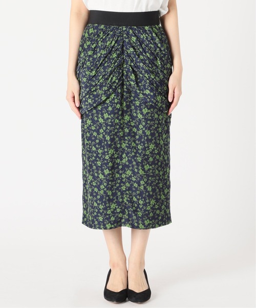 VERMEIL par iena（ヴェルメイユパーイエナ）の「小花プリントギャザーディテールスカート NAVY（スカート・レディース・ネイビー・40/38/36）」の8枚目の写真