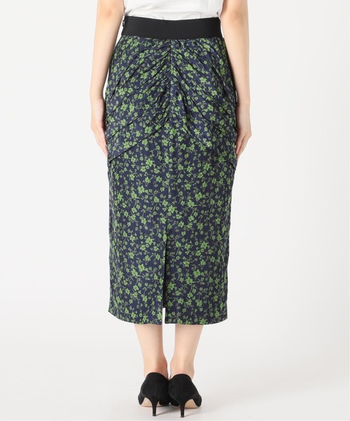 VERMEIL par iena（ヴェルメイユパーイエナ）の「小花プリントギャザーディテールスカート NAVY（スカート・レディース・ネイビー・40/38/36）」の13枚目の写真