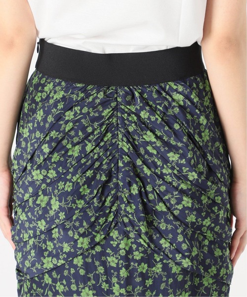 VERMEIL par iena（ヴェルメイユパーイエナ）の「小花プリントギャザーディテールスカート NAVY（スカート・レディース・ネイビー・40/38/36）」の19枚目の写真