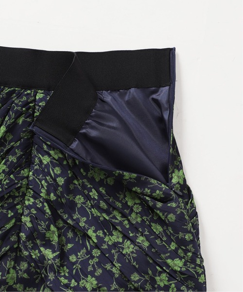 VERMEIL par iena（ヴェルメイユパーイエナ）の「小花プリントギャザーディテールスカート NAVY（スカート・レディース・ネイビー・40/38/36）」の17枚目の写真