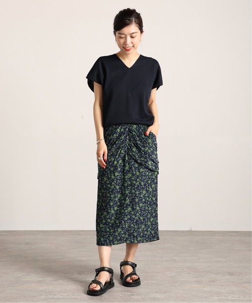 VERMEIL par iena（ヴェルメイユパーイエナ）の「小花プリントギャザーディテールスカート NAVY（スカート・レディース・ネイビー・40/38/36）」の21枚目の写真