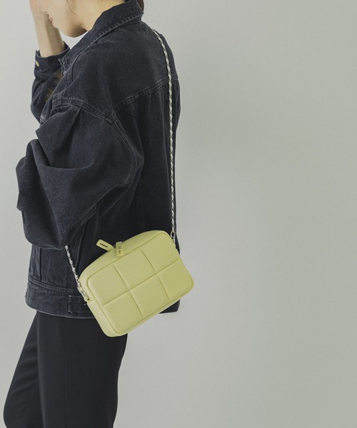 ADD CULUMN(アドカラム)の「ADD CULUMN PUFF CROSS BODY CHAIN(ショルダーバッグ・レディース・イエロー/ブルー/ダークグレー・-)」の8枚目の写真
