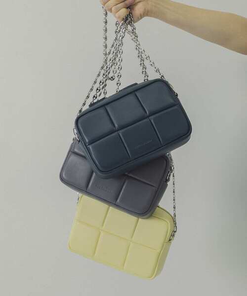 ADD CULUMN(アドカラム)の「ADD CULUMN PUFF CROSS BODY CHAIN(ショルダーバッグ・レディース・イエロー/ブルー/ダークグレー・-)」の14枚目の写真