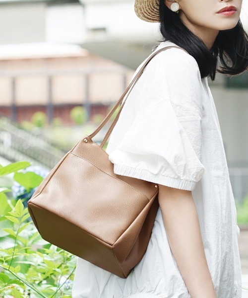 e-zakkamania stores(イーザッカマニアストアーズ)の「ダブルフェイス キューブ トートバッグ(トートバッグ・レディース・アイボリー/スモークピンク/ブラウン/ブラック・-)」の3枚目の写真