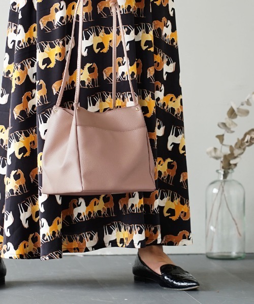 e-zakkamania stores(イーザッカマニアストアーズ)の「ダブルフェイス キューブ トートバッグ(トートバッグ・レディース・アイボリー/スモークピンク/ブラウン/ブラック・-)」の4枚目の写真