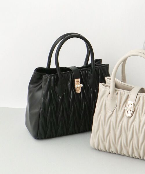 MAJESTIC LEGON(マジェスティックレゴン)の「上品スクエアバッグ(ハンドバッグ・レディース・ライトグレー/ブラック/アイボリー・FREE)」の3枚目の写真