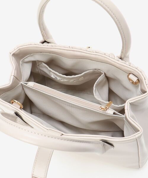 MAJESTIC LEGON(マジェスティックレゴン)の「上品スクエアバッグ(ハンドバッグ・レディース・ライトグレー/ブラック/アイボリー・FREE)」の10枚目の写真