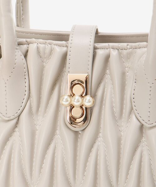 MAJESTIC LEGON(マジェスティックレゴン)の「上品スクエアバッグ(ハンドバッグ・レディース・ライトグレー/ブラック/アイボリー・FREE)」の11枚目の写真