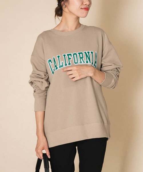 Champion(チャンピオン)の「『佐田真由美さん着用』『別注』Champion ロゴプリントスウェット(スウェット・レディース・ネイビー/オートミール/ベージュ/ホワイト・MEDIUM/SMALL)」の1枚目の写真
