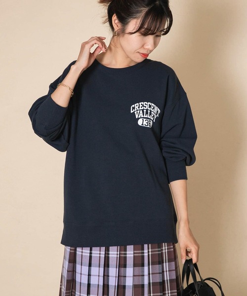 Champion(チャンピオン)の「『佐田真由美さん着用』『別注』Champion ロゴプリントスウェット(スウェット・レディース・ネイビー/オートミール/ベージュ/ホワイト・MEDIUM/SMALL)」の4枚目の写真