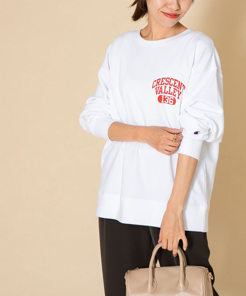 Champion(チャンピオン)の「『佐田真由美さん着用』『別注』Champion ロゴプリントスウェット(スウェット・レディース・ネイビー/オートミール/ベージュ/ホワイト・MEDIUM/SMALL)」の2枚目の写真