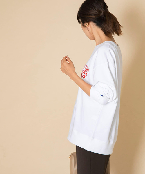 Champion(チャンピオン)の「『佐田真由美さん着用』『別注』Champion ロゴプリントスウェット(スウェット・レディース・ネイビー/オートミール/ベージュ/ホワイト・MEDIUM/SMALL)」の6枚目の写真