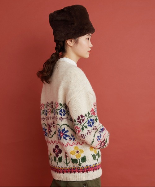 Malle（マル）の「malle ペルー手編み　花と雪セーター（ニット/セーター・レディース・アイボリー/ブラック・FREE）」の9枚目の写真