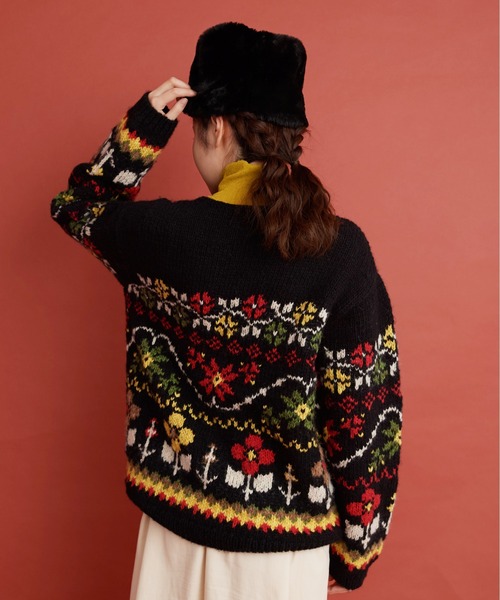 Malle（マル）の「malle ペルー手編み 花と雪セーター（ニット