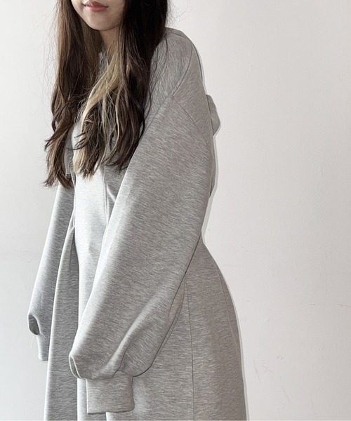 one way（ワンウェイ）の「タック入りダンボールパーカーワンピース（ワンピース・レディース・ライトグレー/ブラック/ベージュ/ホワイト/ライトブルー・FREE）」の6枚目の写真
