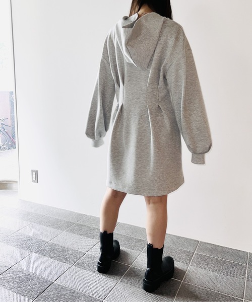 one way（ワンウェイ）の「タック入りダンボールパーカーワンピース（ワンピース・レディース・ライトグレー/ブラック/ベージュ/ホワイト/ライトブルー・FREE）」の13枚目の写真