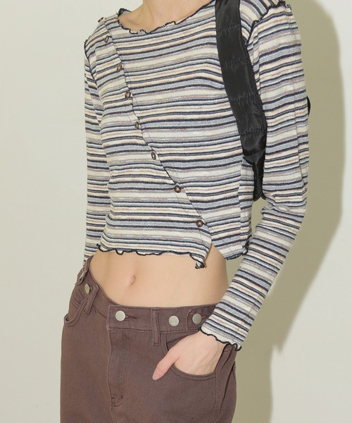 FOLLOWIN（フォロウィン）の「ストライプ斜めウェーブボタンクロップTシャツ（Tシャツ/カットソー・レディース・ブラック/ピンク/ブルー・FREE）」の16枚目の写真