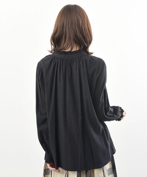 rps（アールピーエス）の「ネル起毛前後２ＷＡＹフリルブラウス（シャツ/ブラウス・レディース・ネイビー/アイボリー/マスタード/ブラック/ブラック系その他2/ベージュ系その他/オフホワイト・M/フリー）」の8枚目の写真