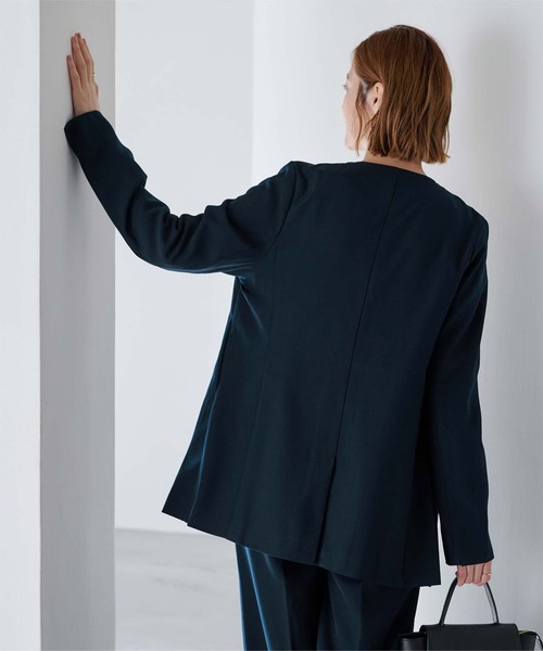 UR'S（ユアーズ）の「ベーシックノーカラーVネックジャケット（ノーカラージャケット・レディース・グレイッシュベージュ/ダークネイビー/ブラック・M/L/S）」の11枚目の写真