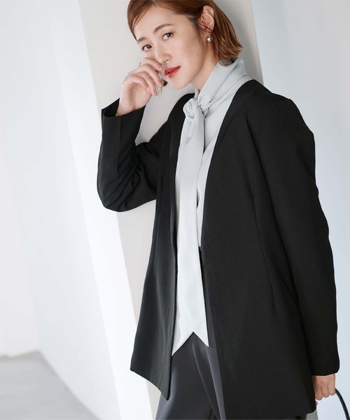 UR'S（ユアーズ）の「ベーシックノーカラーVネックジャケット（ノーカラージャケット・レディース・グレイッシュベージュ/ダークネイビー/ブラック・M/L/S）」の4枚目の写真