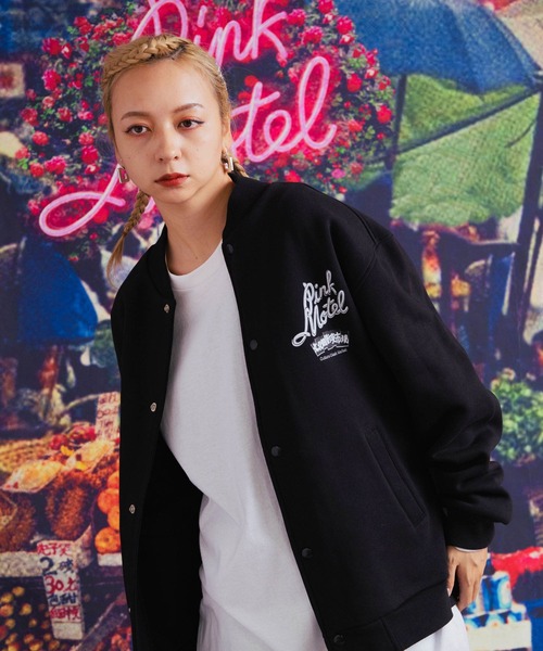 RNA(アールエヌエー)の「M2024 PINK MOTEL カルチャーフォトプリントスタジャン(スタジャン・レディース・ブラック・MEDIUM)」の5枚目の写真