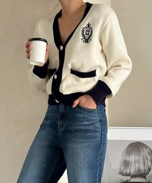 NANING9（ナンニング）の「NANING9 配色刺繍Vネックニットカーディガン（カーディガン/ボレロ・レディース・クリーム/ネイビー・FREE）」の19枚目の写真