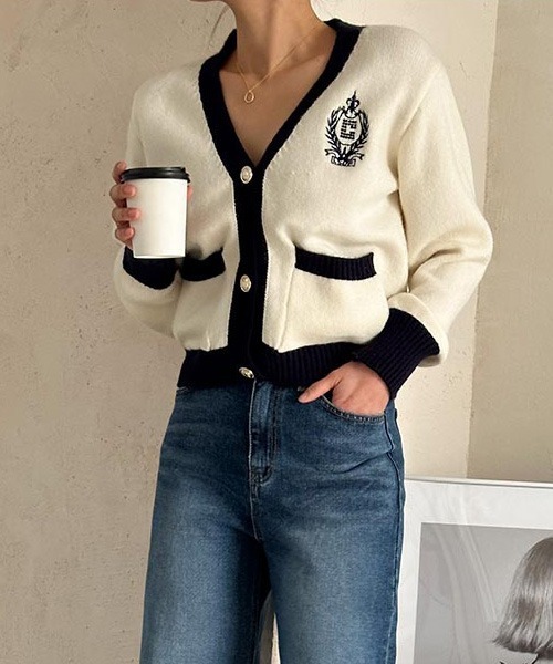 NANING9（ナンニング）の「NANING9 配色刺繍Vネックニットカーディガン（カーディガン/ボレロ・レディース・クリーム/ネイビー・FREE）」の12枚目の写真