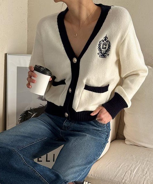 NANING9（ナンニング）の「NANING9 配色刺繍Vネックニットカーディガン（カーディガン/ボレロ・レディース・クリーム/ネイビー・FREE）」の9枚目の写真